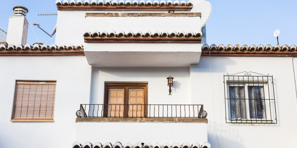Pintar Fachadas de Casas Unifamiliares / Chalets Calldetenes · Pinturas Especiales Anticorrosivas y de Alta Resistencia