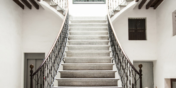 Rehabilitación y Restauración de Fachadas Navàs · Pintado de Escaleras, Patios Interiores, Patios de Luces, Ascensores
