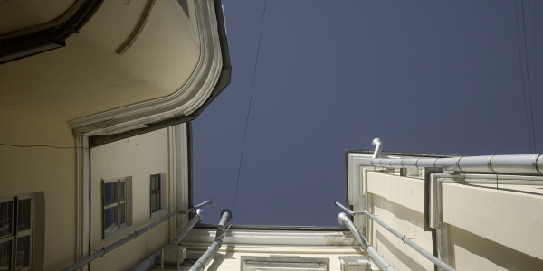 Trabajos Verticales en Fachadas de Edificios / Viviendas Folgueroles · Pintado de Edificios Altos, Patios Interiores de Luces y Estructura Complejas