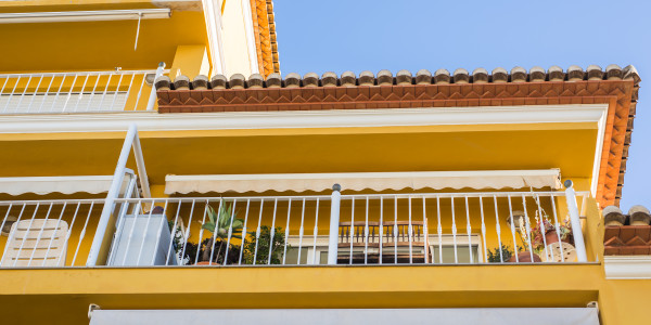 Trabajos Verticales en Fachadas de Edificios / Viviendas Folgueroles · Restauración de Fachadas