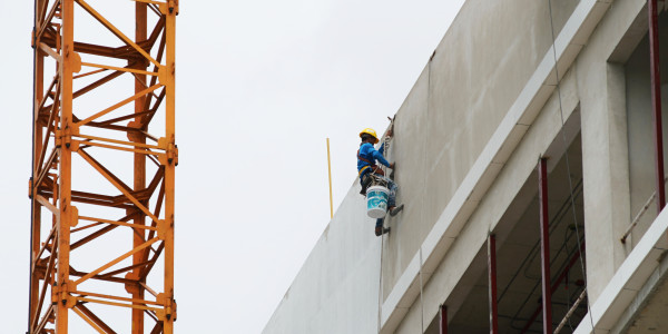 Trabajos Verticales en Fachadas de Edificios / Viviendas Folgueroles · Pintar Edificios de Construcción de Obra Nueva