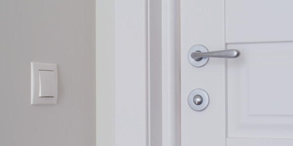Pintar Fachadas y Patios de Luces de Comunidades Vecinos / Propietarios Gósol · Pintura para Pintado de Puertas Privadas de Vecinos