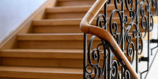Pintar Fachadas y Patios de Luces de Comunidades Vecinos / Propietarios Gósol · Pintado de Pasillos, Escaleras y Zonas de Tránsito